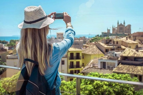 El sector turístico en España registró casi ocho millones de visitantes en el último tramo del tercer trimestre