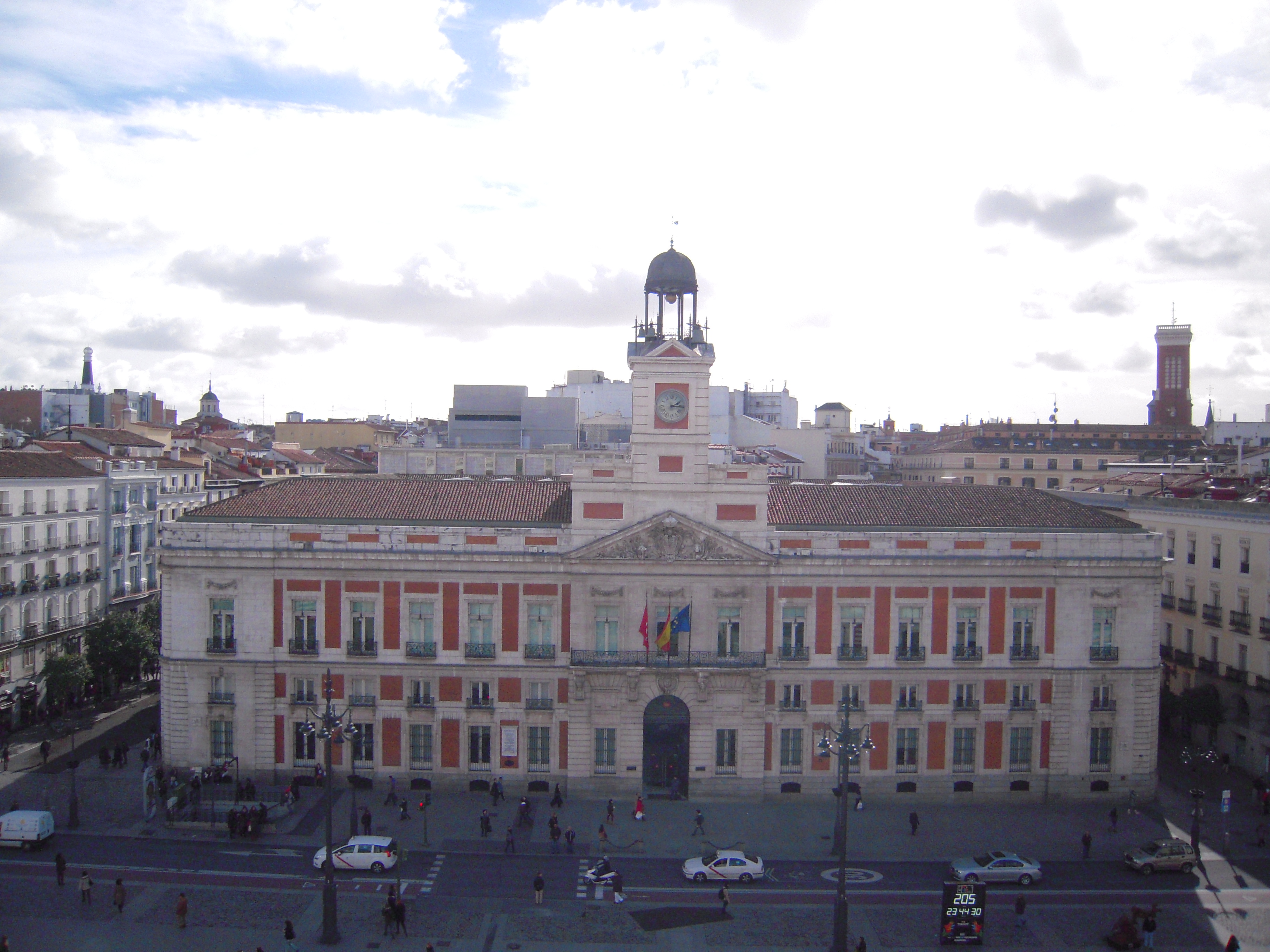 La Real Casa de Correos y el famoso reloj de la Puerta del Sol