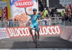 Fabio Aru vencedor 15a etapa del Giro 2014.  Foto:ANSA/ LUCA ZENNARO