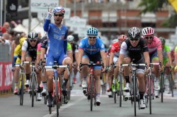 Nacer Bohuanni celebrando su segunda victoria de etapa en el Giro de Italia. 