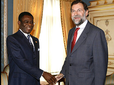 El presidente Mariano Rajoy con el dictador Teodoro Obiang en una imagen de archivo. EFE