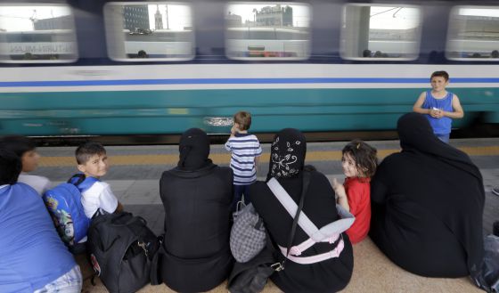Refugiados sirios, el pasado junio tras llegar a Milán (Italia). / LUCA BRUNO (AP)