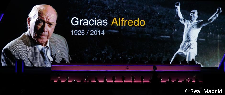 La asamblea homenajeó a Alfredo Distefano.