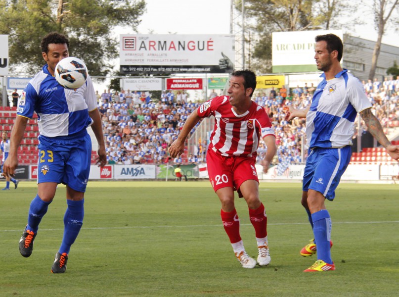 EL Girona se impuso por 0-2 en la Nova Creu Alta y es líder en solitairo