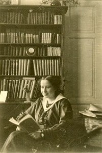 Arendt in family library reading, Low Resolution