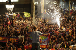 Una vez finalizado el partido, más de 5000 personas se fueron a la fuente de Canaletes para celebrar el título culé.