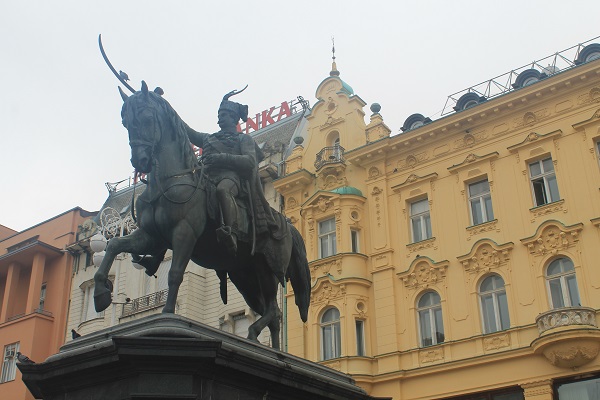 La estatua ecuestre de Joseph Jelacic, en la plaza del mismo nombre del centro de Zagreb.