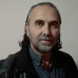 José Romero, coordinador y fundador del Grupo Literario La Platea.