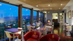 El restaurante con sus exceletnes vistas (foto: web Hotel Rural 3Cabos)