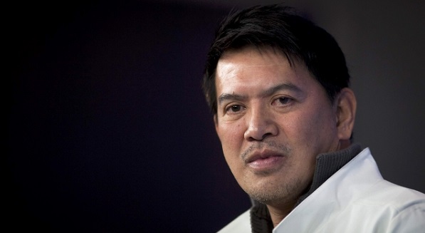 Director Brillante Mendoza poses during a photocall to promote his movie "Captive" at the 62nd Berlinale International Film Festival in Berlin February 12, 2012. REUTERS/Thomas Peter (GERMANY - Tags: ENTERTAINMENT HEADSHOT)